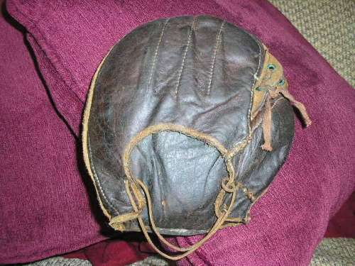 c. 1910's Spalding 9F Fielders Mitt Back